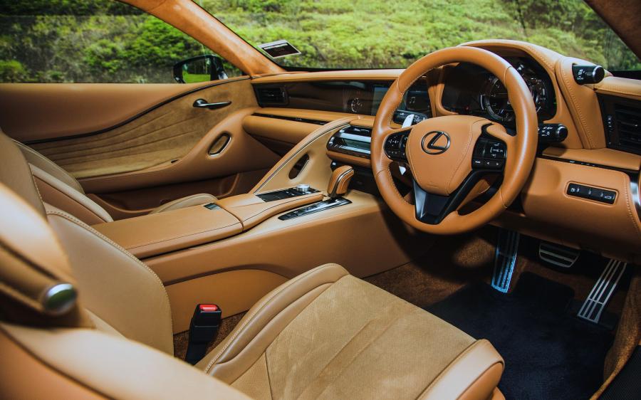 Интерьер Lexus LC500 2017 года  (MY) (фото 14 из 18)